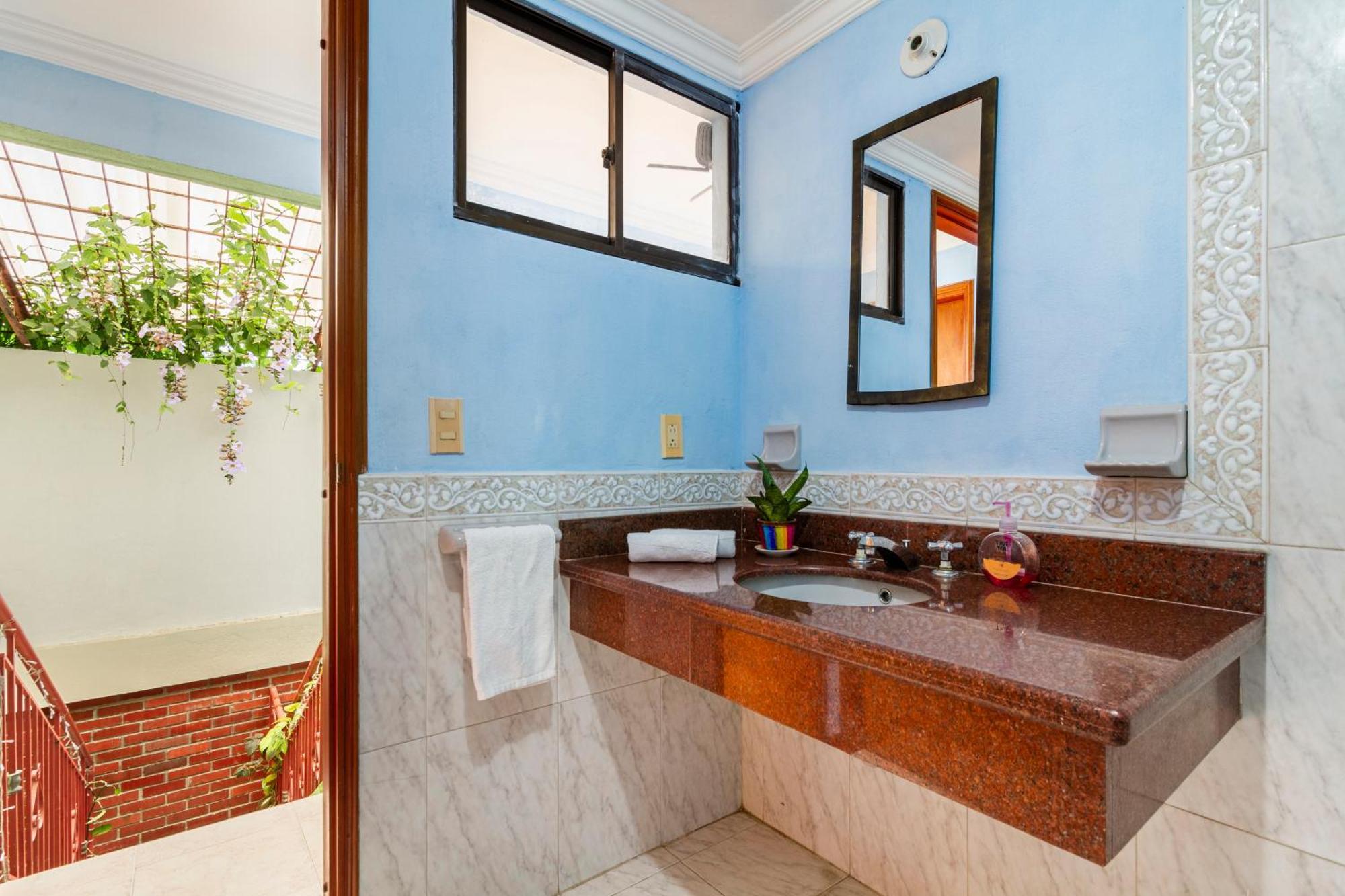 Hostal Cartagonova - Habitaciones Privadas Y Amplias Cerca A Zonas Turisticas Cartagena Exterior foto