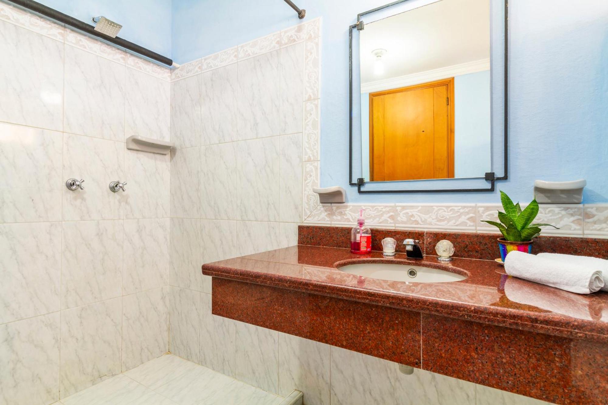 Hostal Cartagonova - Habitaciones Privadas Y Amplias Cerca A Zonas Turisticas Cartagena Exterior foto