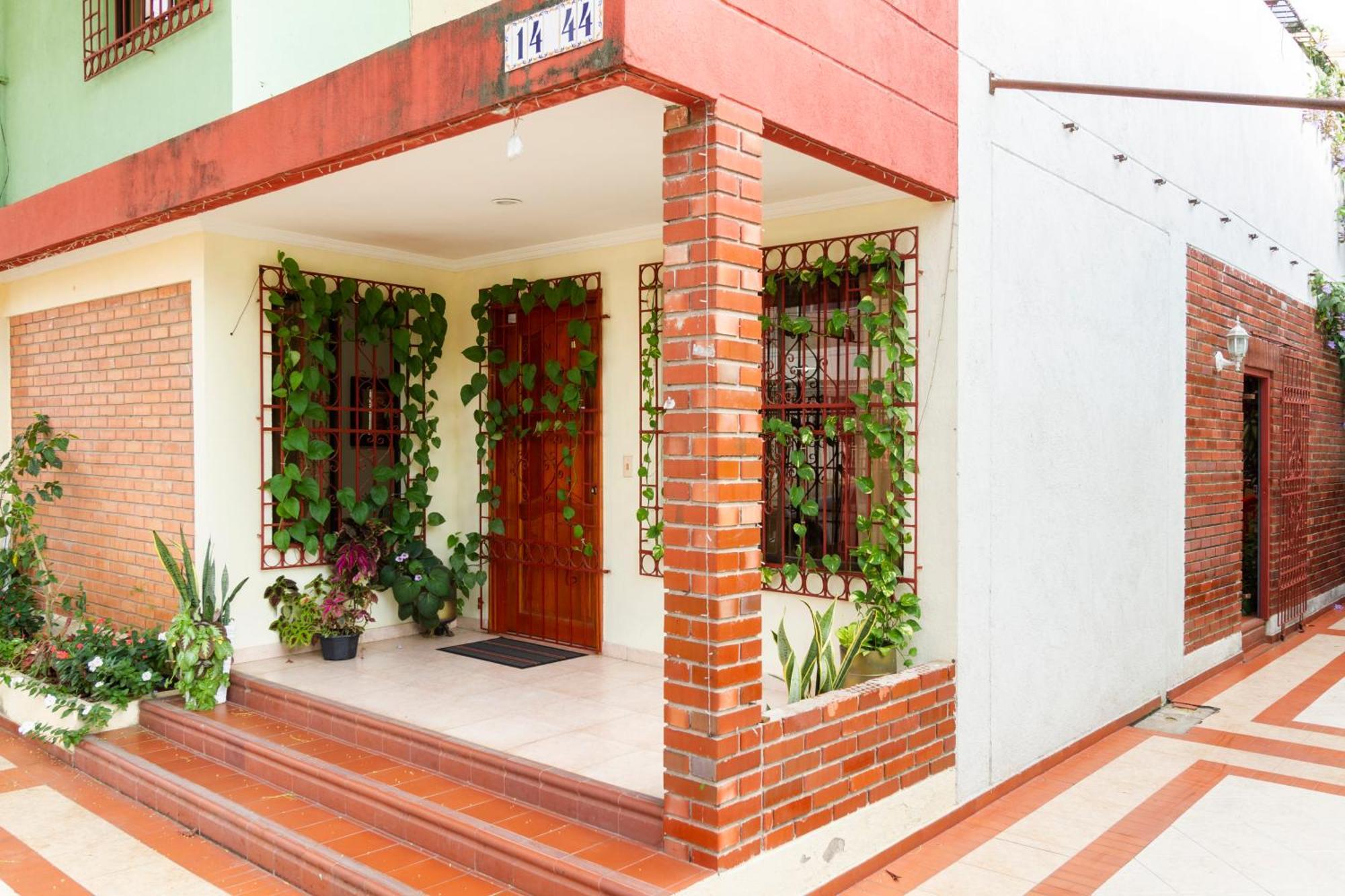 Hostal Cartagonova - Habitaciones Privadas Y Amplias Cerca A Zonas Turisticas Cartagena Exterior foto